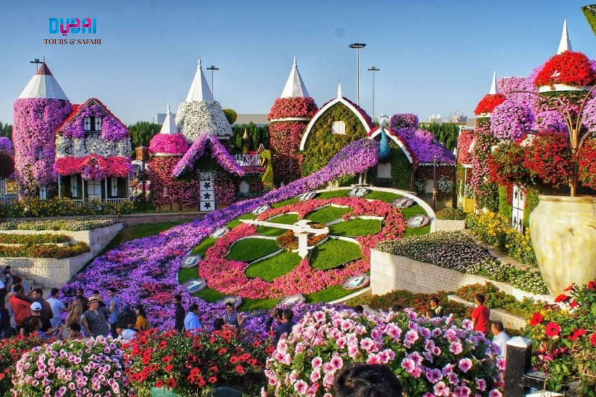 Giant floral clock at Dubai Miracle Garden