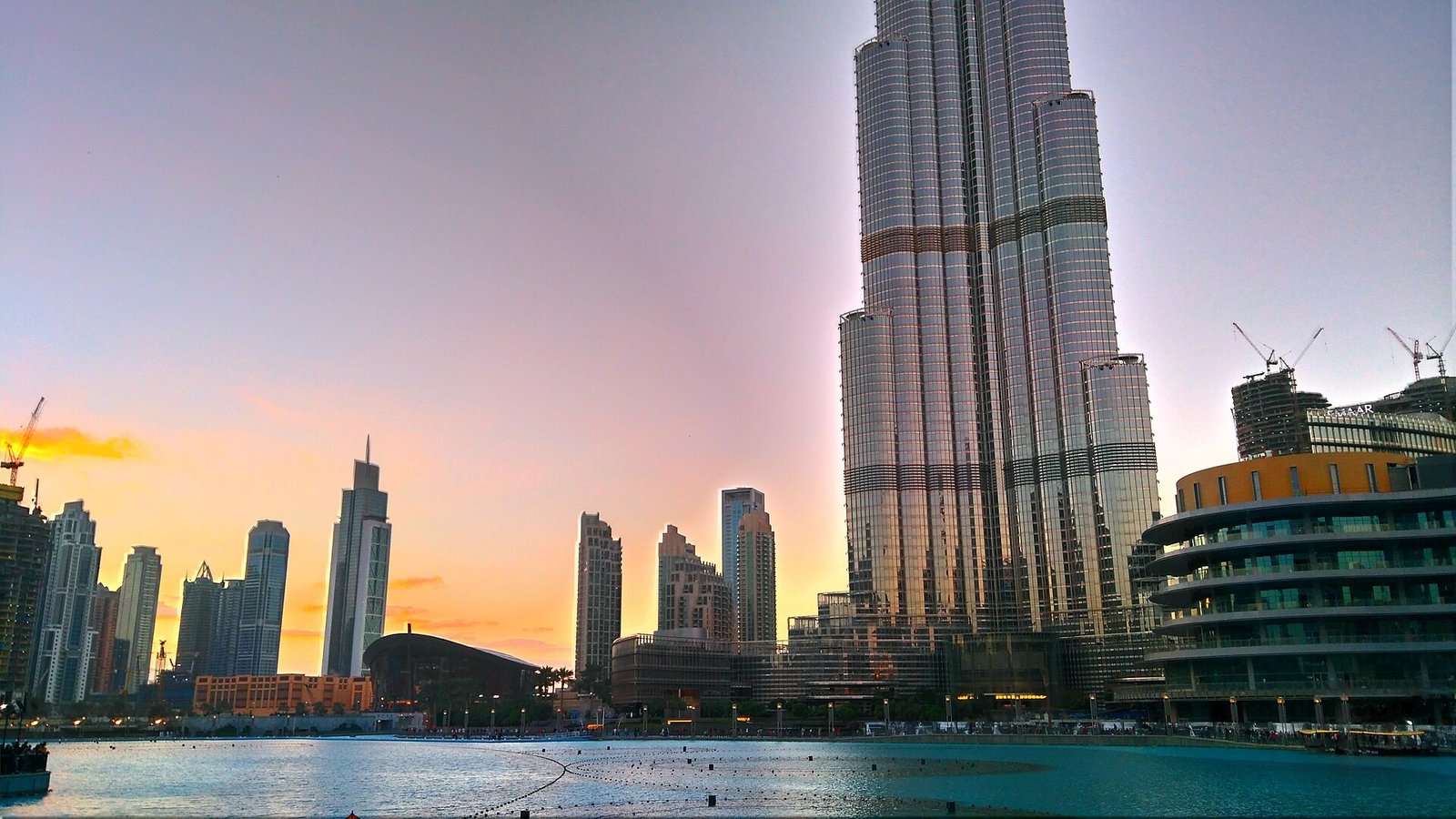 Burj Khalifa behind the Dubai Fountain