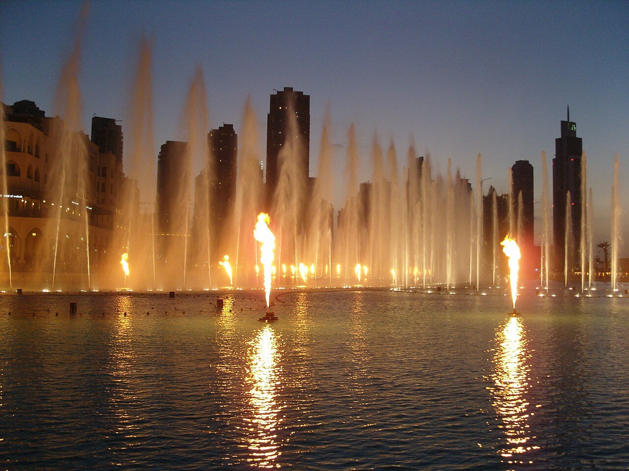 Dubai Fountain timings: an evening show on Burj Lake