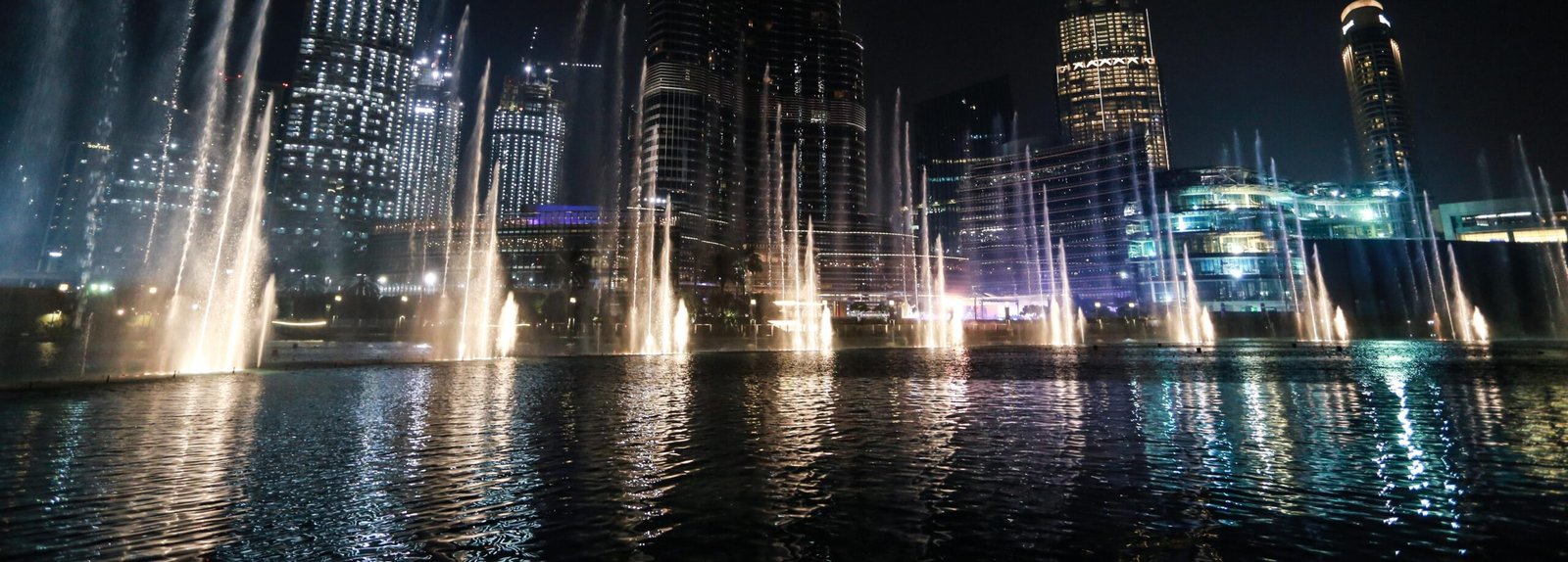 Dubai Fountain show at night